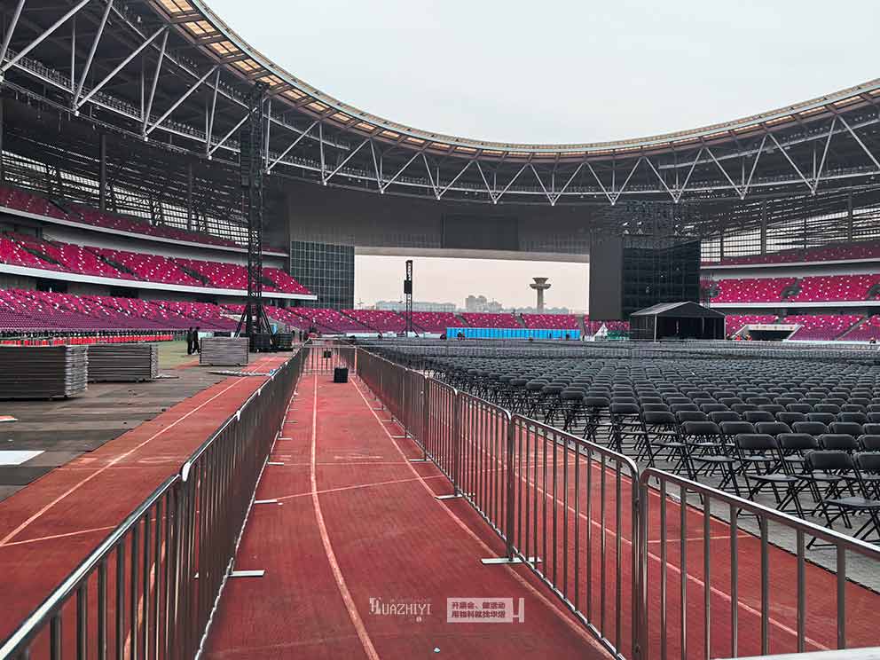 鄭州鐵馬護(hù)欄租賃助力奧體中心同一個(gè)夢(mèng)音樂盛典